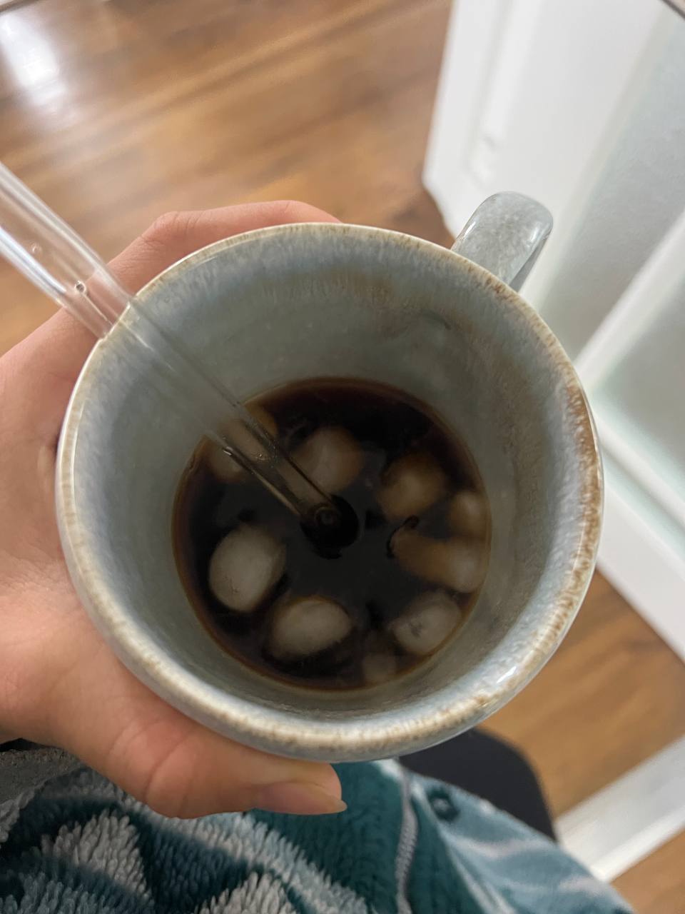 iced black coffee in mug with straw and ice