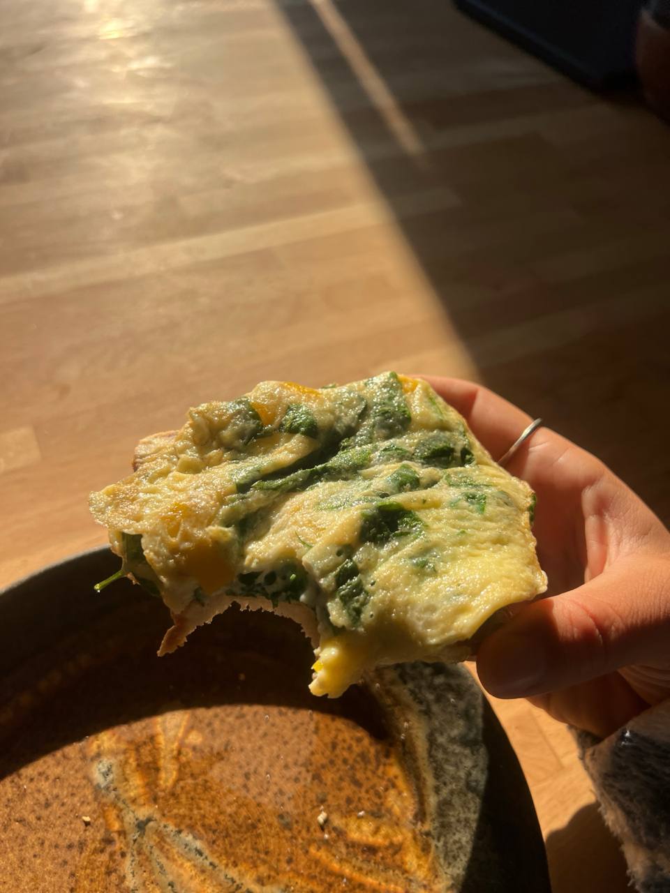 1 slice bread, 1 cooked egg with spinach, small amount of hummus